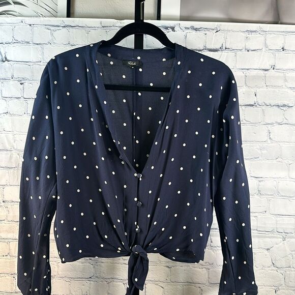 🔵 Rails Sloane Navy Polka Dot Tie Front Blouse | Size M | Flawed - Picture 3 of 6